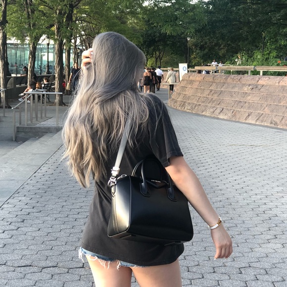 SOLD❌Givenchy Antigona size Small - Picture 8 of 8